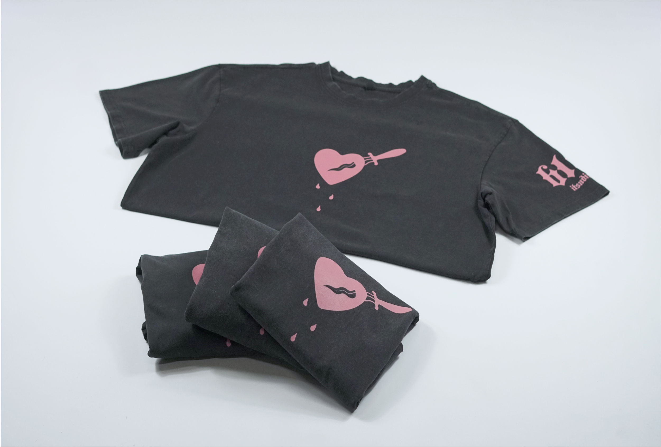 VINTAGE SHIRTS MIT FRONTPRINT UND SLEEVEPRINT.