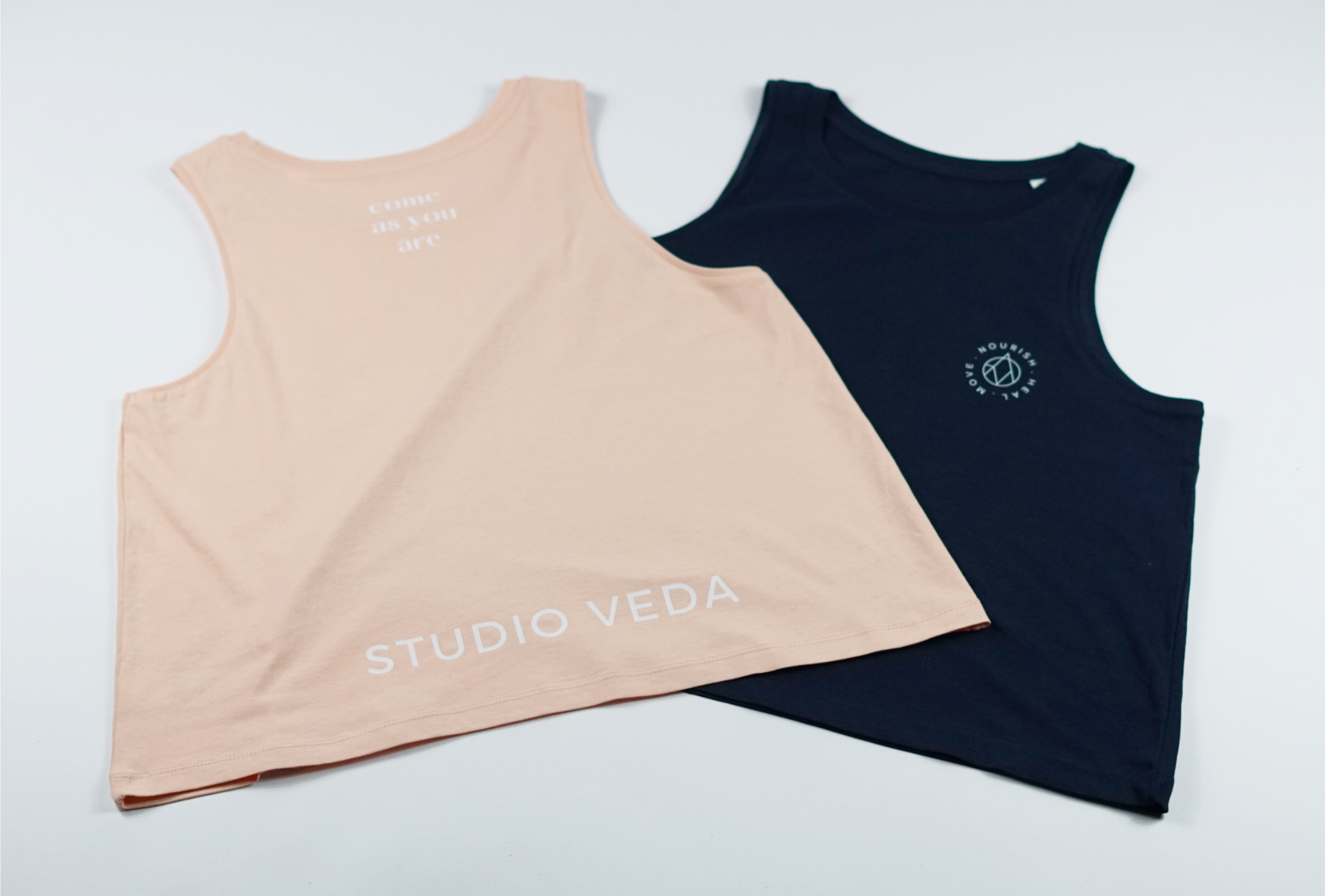 TOPS MIT FRONT UND BACKPRINTS.