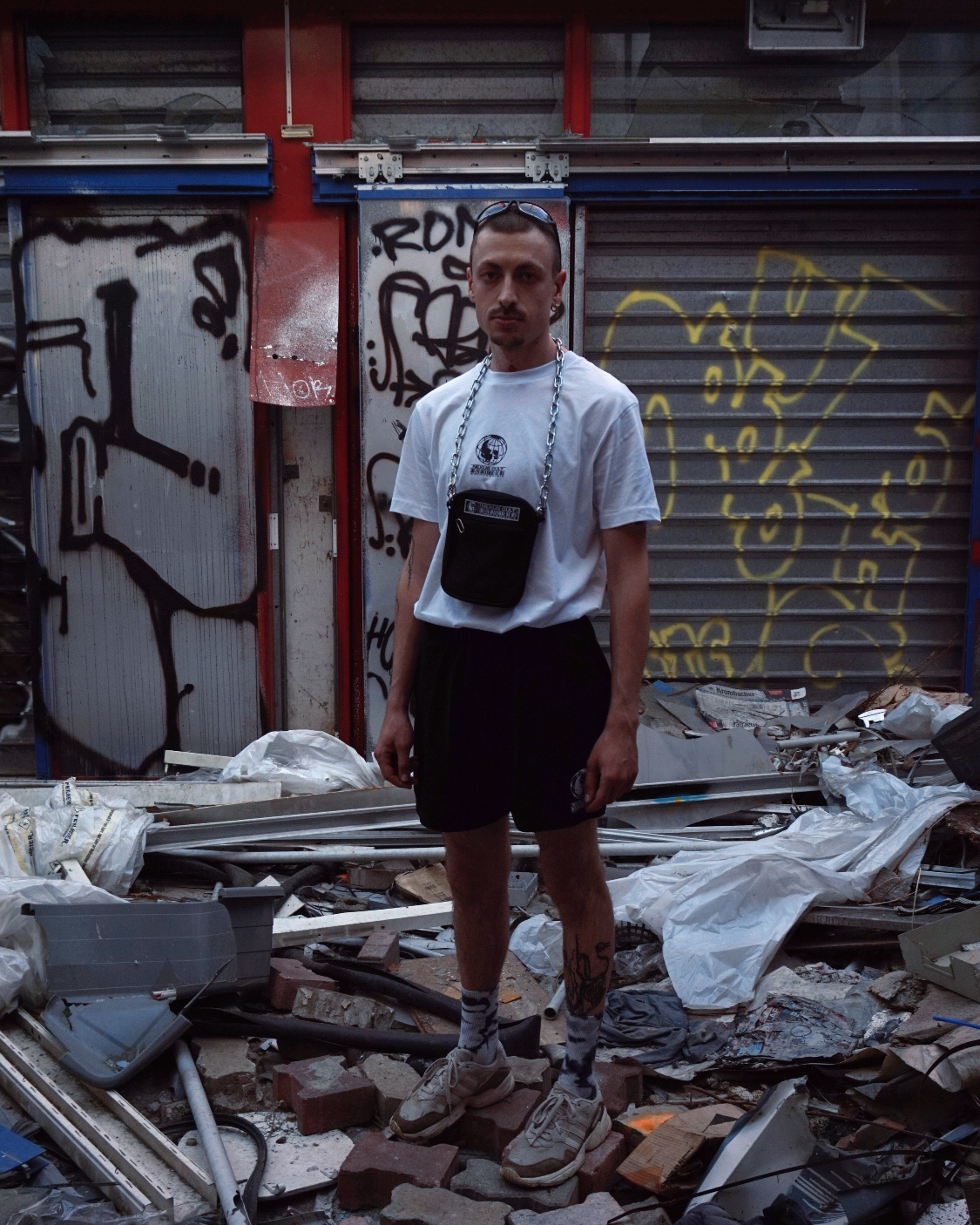 WEISSES SHIRT MIT FRONTPRINT.